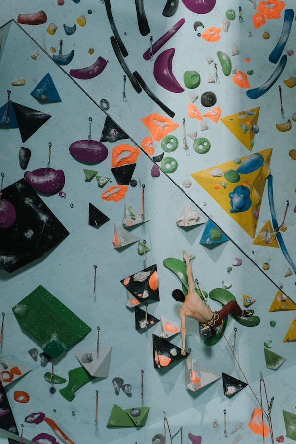 Où faire de l’escalade de bloc en salle à Paris ?